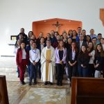 El área administrativa del Campus verde Don Bosco, junto con el Padre Rector Leonardo Gómez SDB