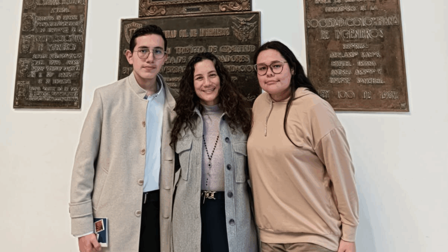Comunidad Universitaria asiste a evento conmemorativo por los 50 años de ACOFI