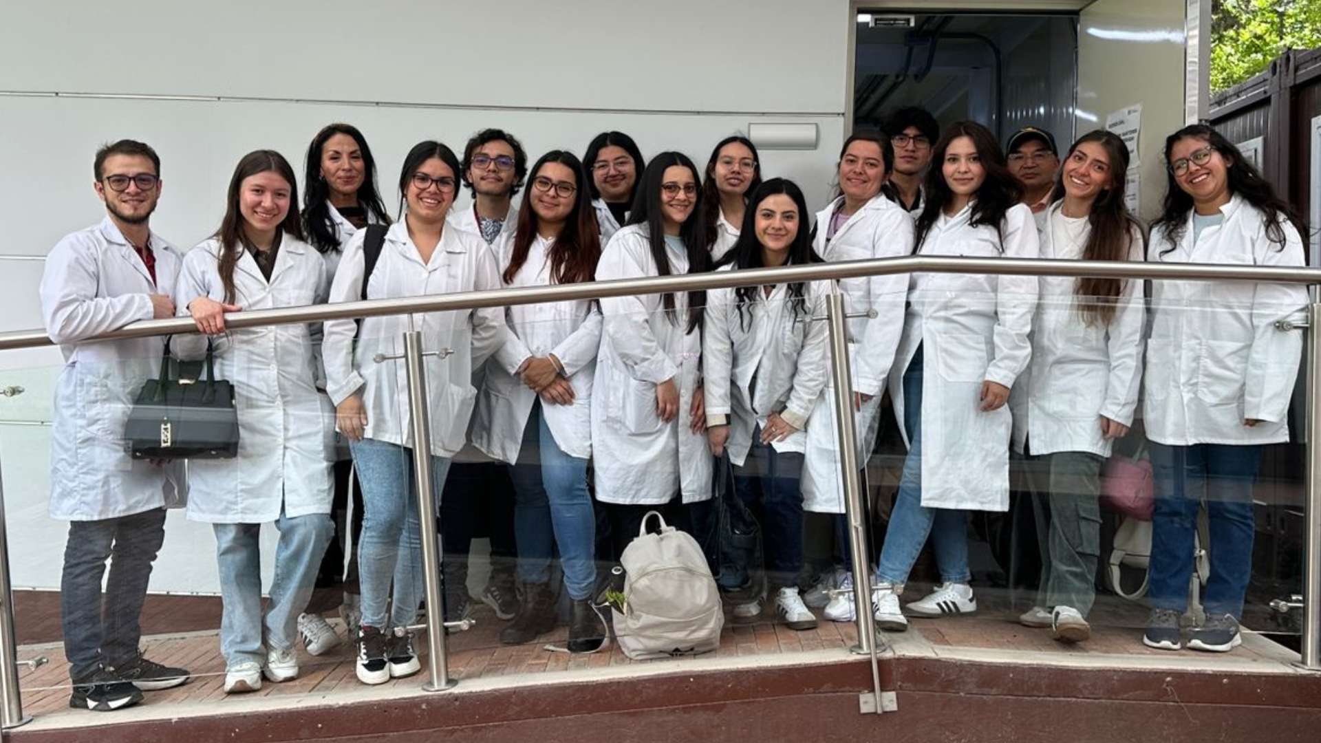 Estudiantes de Química Farmacéutica vivieron una experiencia práctica en los laboratorios de la Universidad de La Sabana